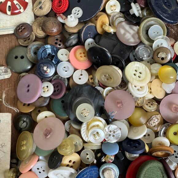 True Vintage Bakelite Celluloid Plastic Button Variety Bundle LOT 13 ounces - Picture 7 of 13